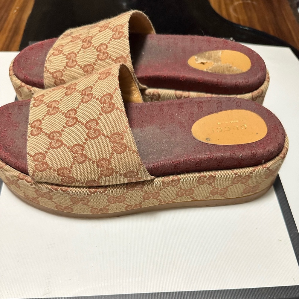 BEIGE RUGGINE GUCCI FLATS - Picture 2 of 6